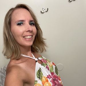 Meet your Posher, Crystal